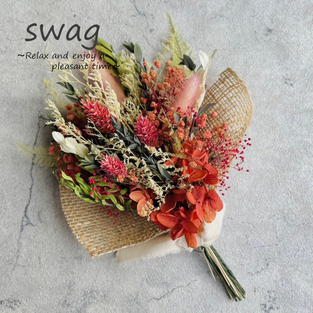 鮮やかなポアプランツを使ったプリザーブドスワッグ（レッド）