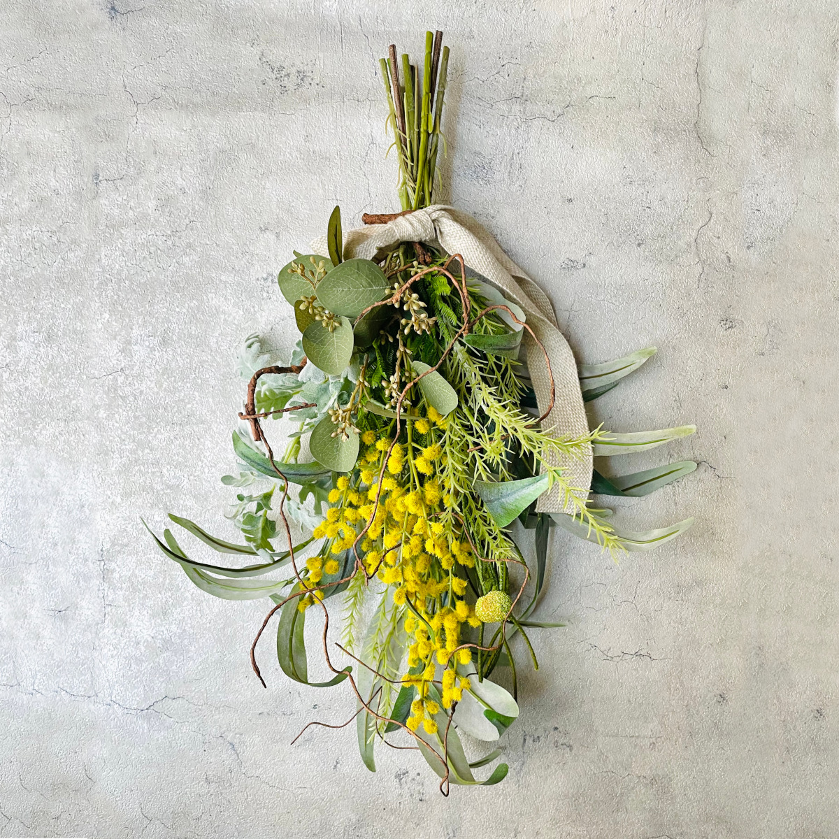 ミモザとベリーのスワッグ