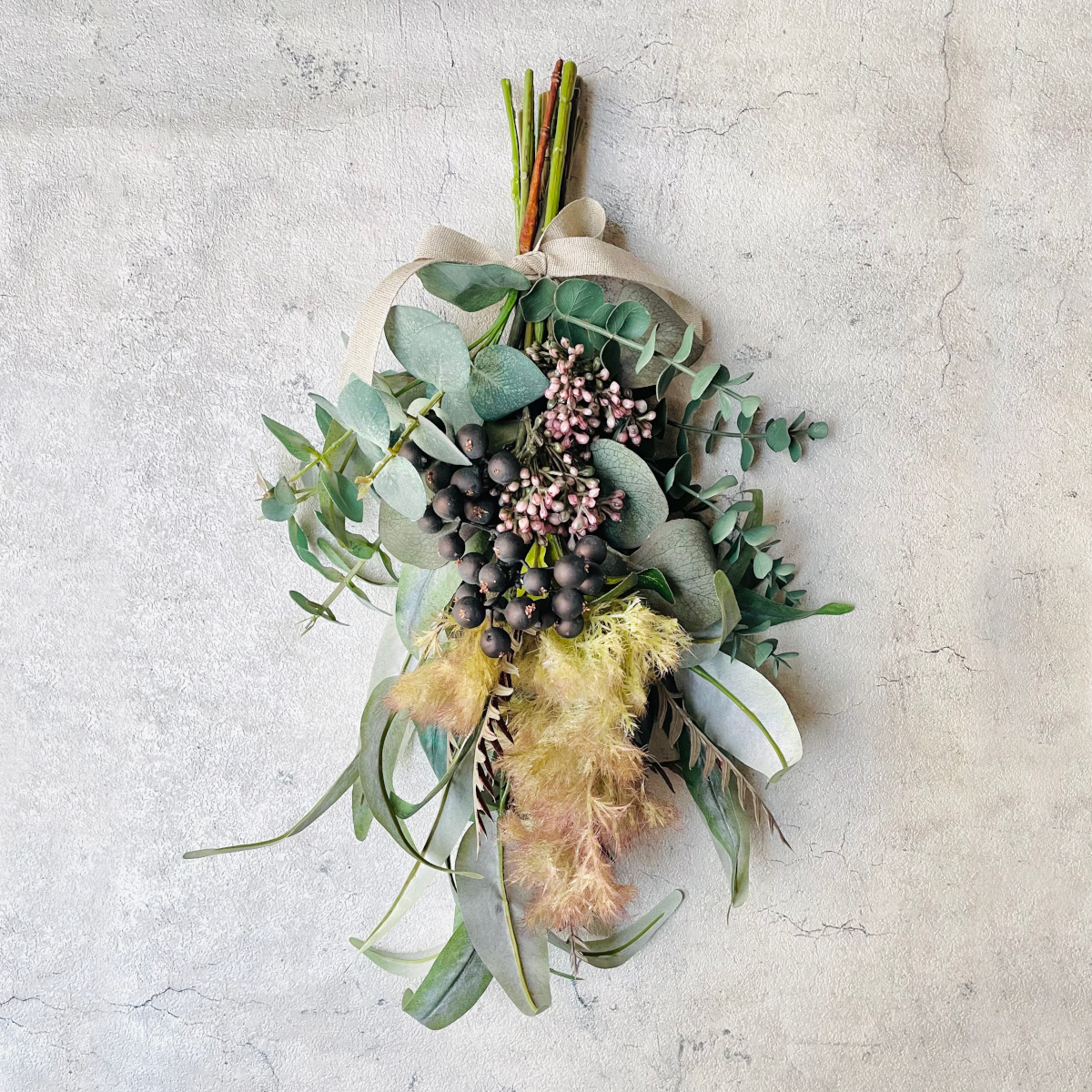 スモークツリーとベリーのスワッグ