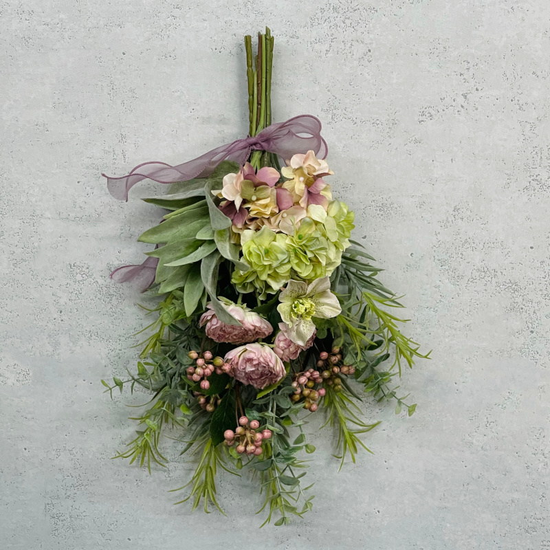 ラナンキュラスとクリスマスローズのスワッグ（アーティフィシャル）