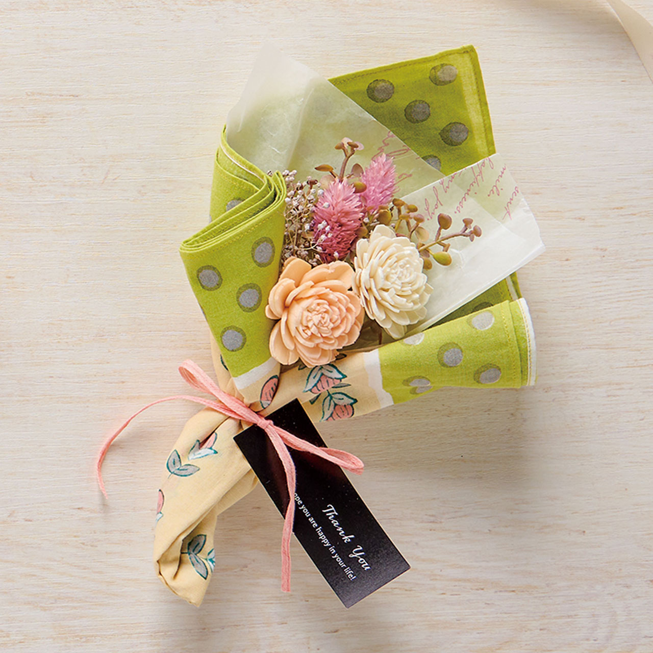 ソラフラワーとハンカチを使ったブーケアレンジメント（グリーン）