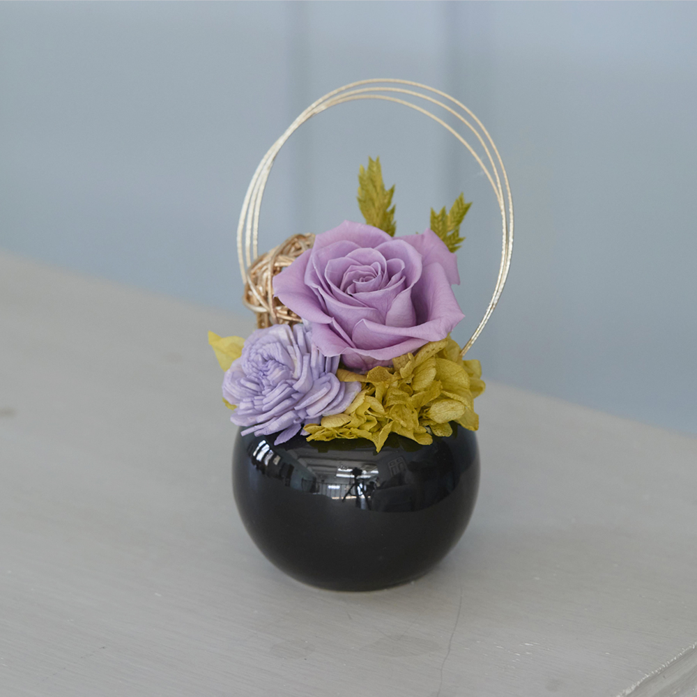 てまりのような愛らしいアレンジメント（パープル）