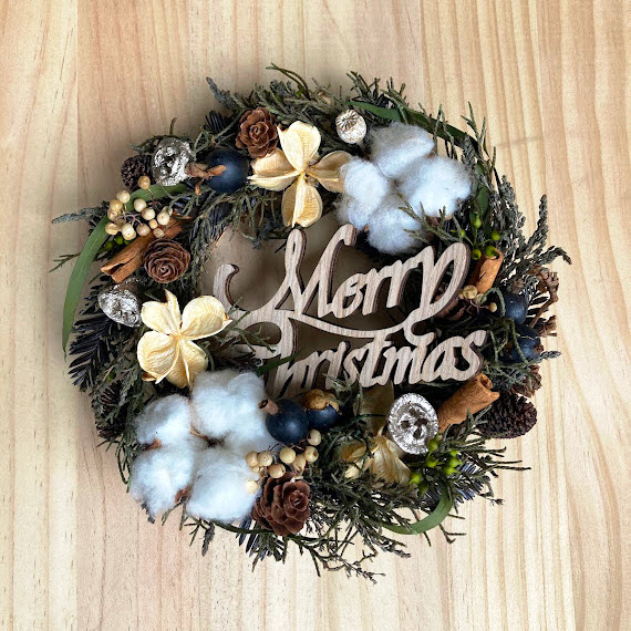 クリスマス木の実とプリザーブドグリーンのリース